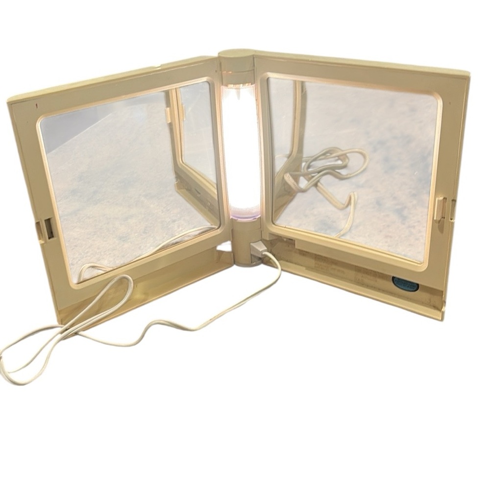 Clairol Take A Look Makeup Mirror - Vintage Portable Lghts Up